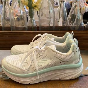 Skechers D’Lux Walkers